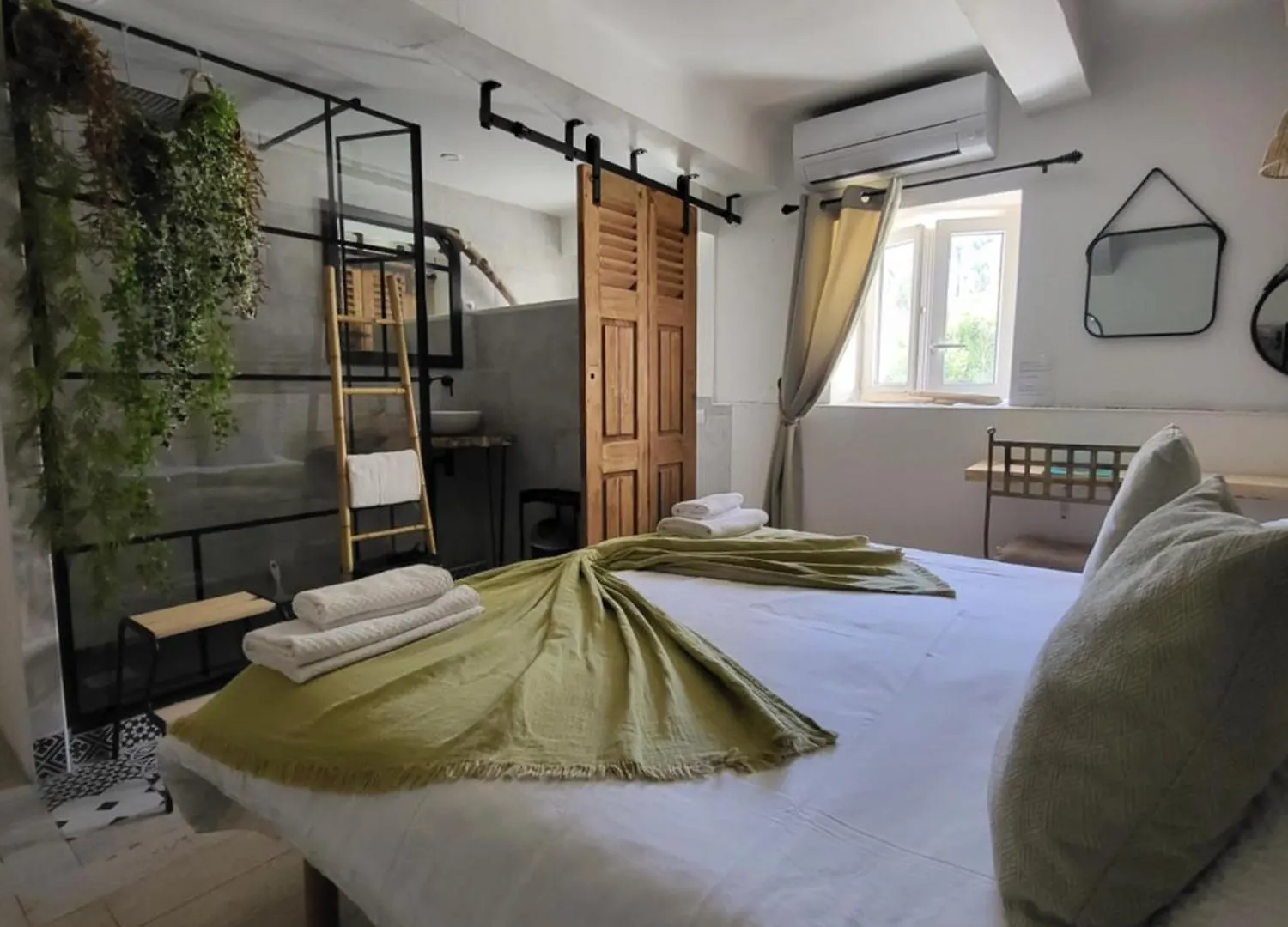 Auberge Provençale Saint-Raphaël 2*,