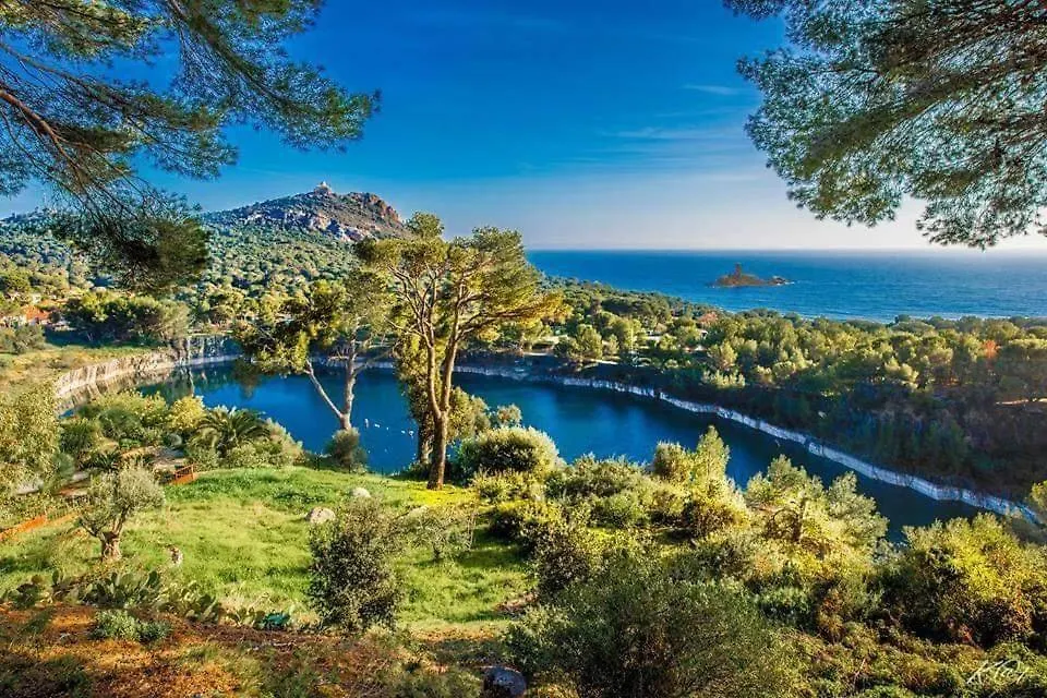 **  Hotel Auberge Provencale Saint-Raphael  France