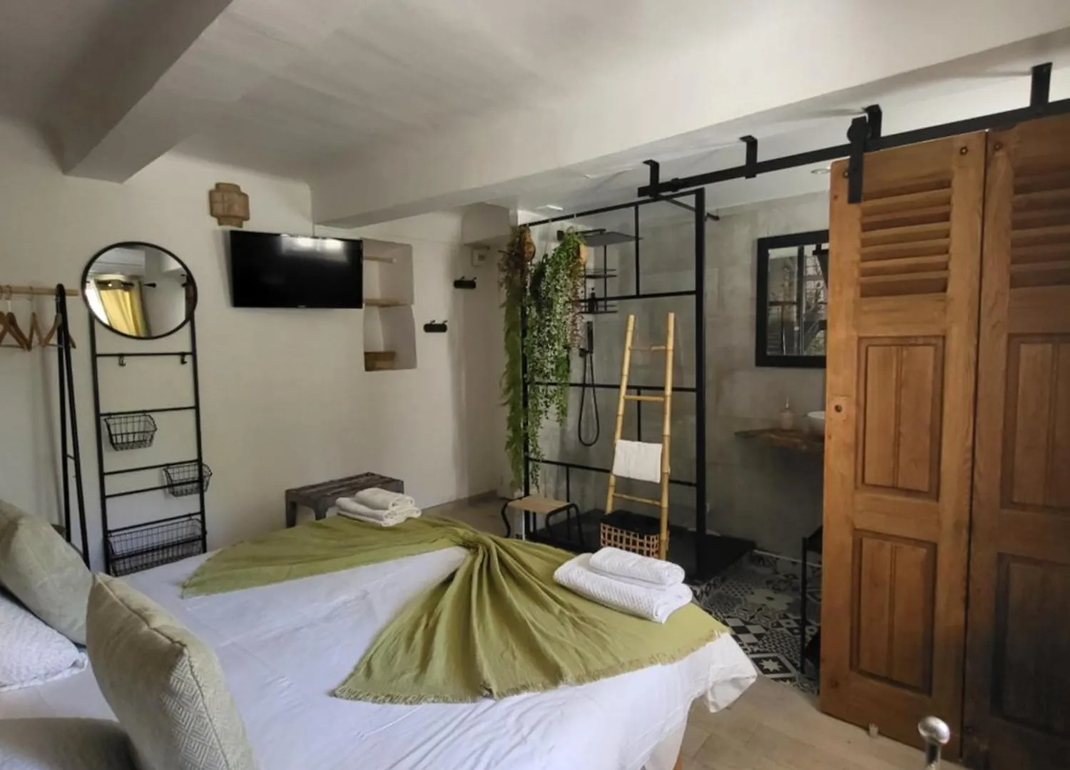 Hotel Auberge Provencale Saint-Raphael  France